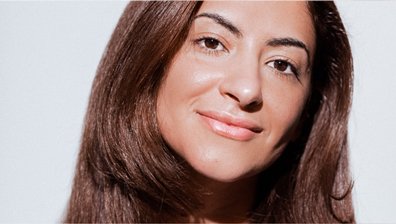 3 Women Learn Day to Night Hair Rituals Nutritive Article 9 Kérastase